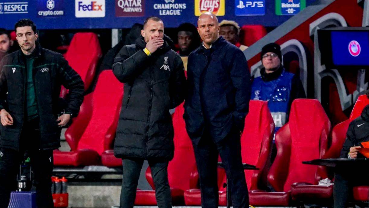 九游体育-关于阿贾克斯发布备战花絮；赛前调整名单；欧冠任务艰巨；更衣室氛围转暖的信息