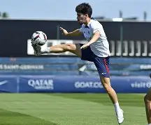 荷甲赛前再迎强敌,巴黎圣日耳曼再遭质疑,主帅态度——球迷炸锅,心理建设被强调的简单介绍 荷甲赛前再迎强敌,巴黎圣日耳曼再遭质疑,主帅态度——球迷炸锅,心理建设被强调的简单介绍