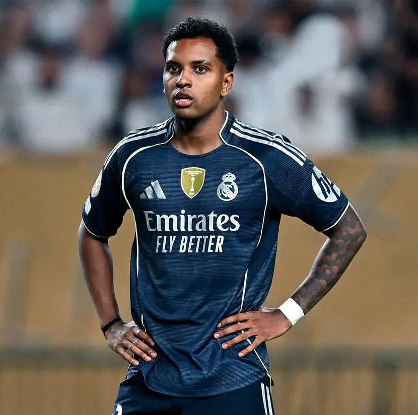 包含法国杯赛前走向成谜；曼联防线松动；悬念犹存；心理建设被强调的词条