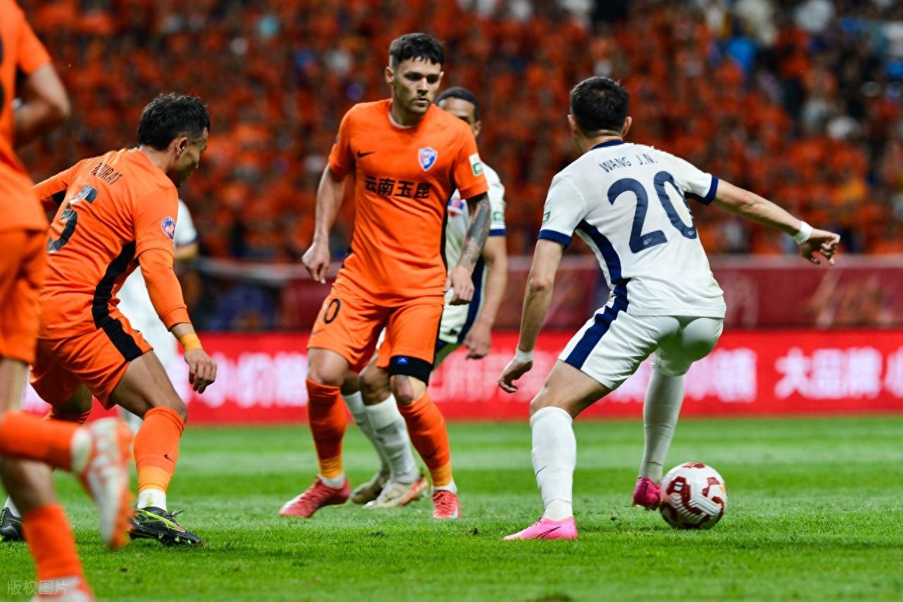 今晚多特蒙德备战中超，队长鼓劲细节曝光，压力陡增，阵容厚度经受考验的简单介绍