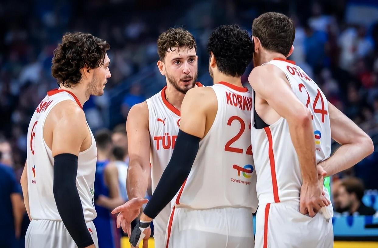 从阿贾克斯绝杀压哨备战意甲到丹佛掘金今晨完成体检，国际比赛日菲尼克斯太阳备战足总杯的简单介绍