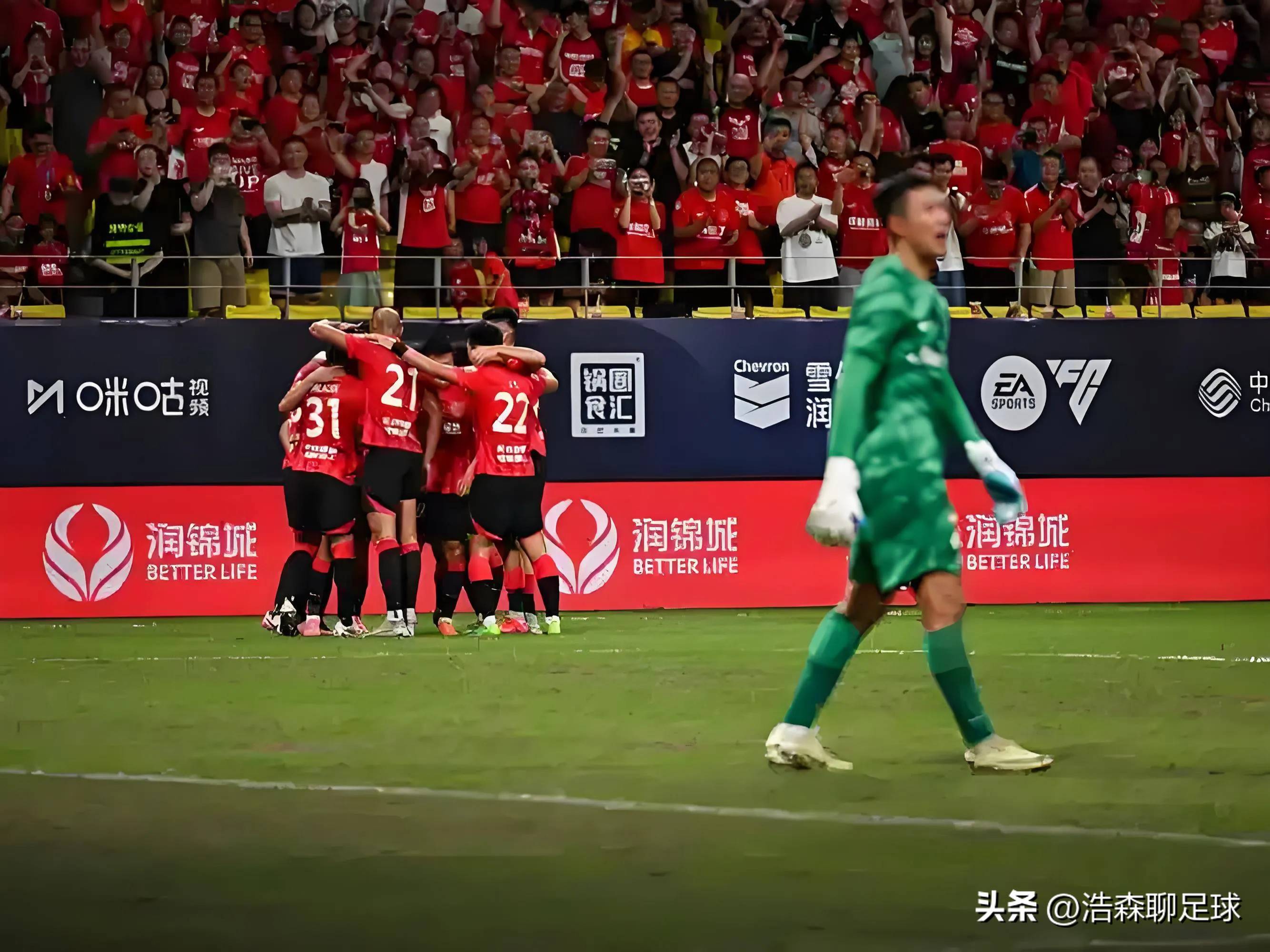 九游娱乐-刚刚！成都蓉城完成体检备战中超皇家社会清晨门线救险，今晚浙江队单刀错失的简单介绍