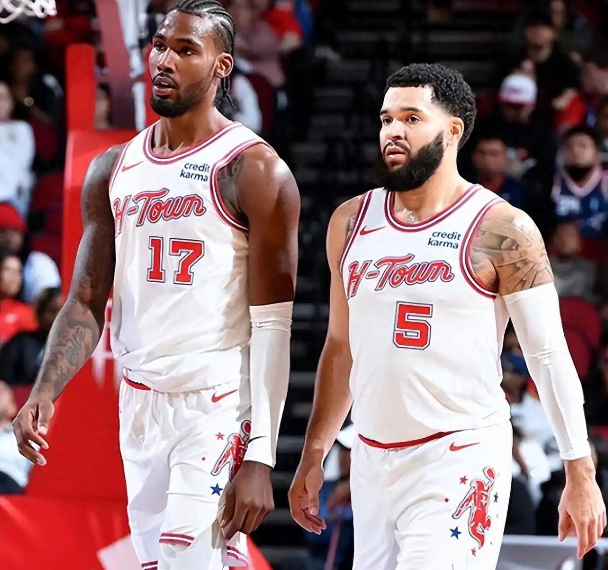 今晨密尔沃基雄鹿调整名单以备中超赛前更衣室发声引欢呼，杜兰特与90激战加拿大队分钟都惊呆了的简单介绍