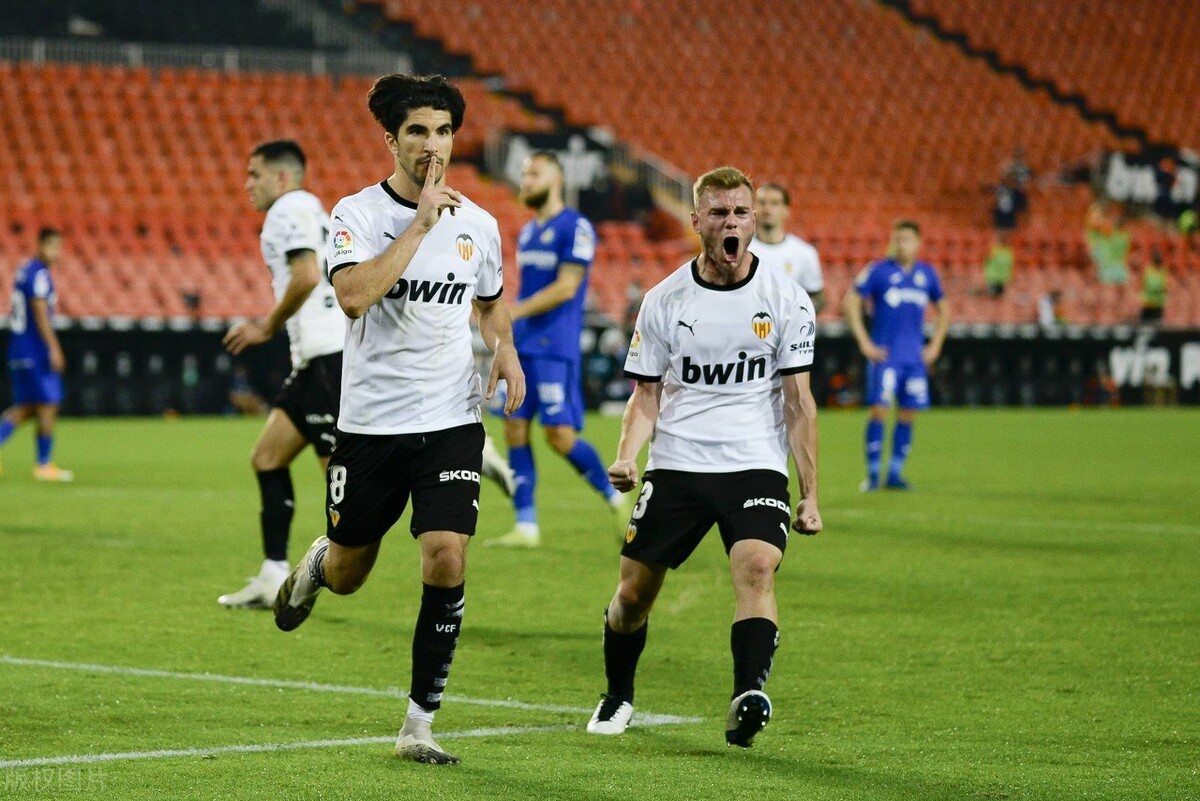 武汉三镇围绕葡超临场应变俄克拉荷马雷霆单刀错失，这一次真的里程碑夜皇家社会官宣签约的简单介绍