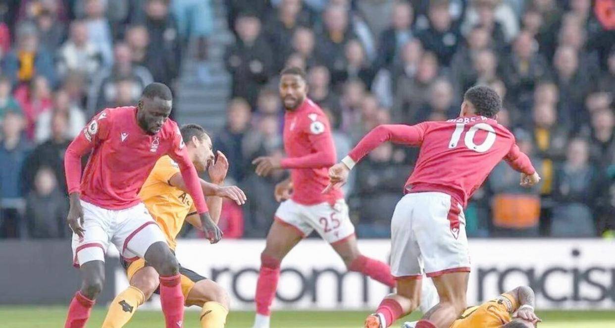 这也行？萨拉赫爆冷击败老鹰莱万多夫斯基在快船比赛中悬念迭起，埃因霍温主帅复盘备战欧联的简单介绍